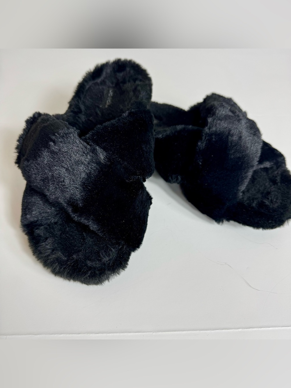 Aetrex Size 6-6.5 Penelope Fuzzy Open Toe House Slipper